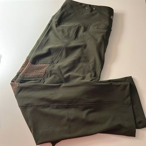 Marika Cropped Leggings Size Medium